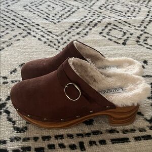 Brown Suede mules w faux fur